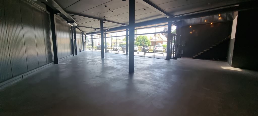 Uitstekend gelegen winkel (825 m²) - recent gebouw foto 15