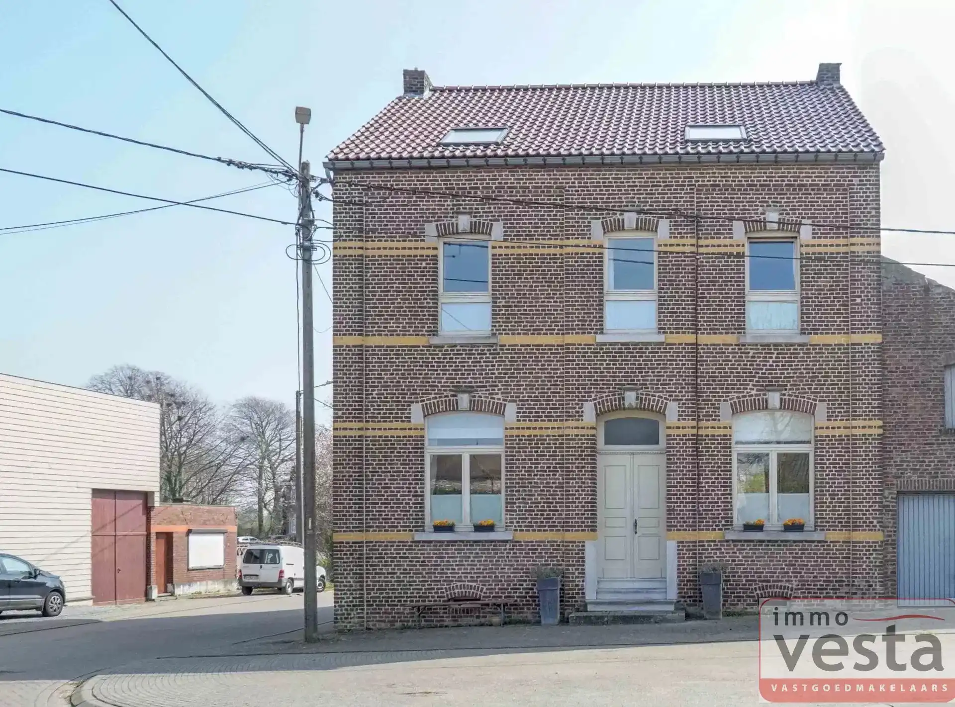 Hoofdfoto van de publicatie: Karaktervolle woning met zwembad en ingerichte leefzolder