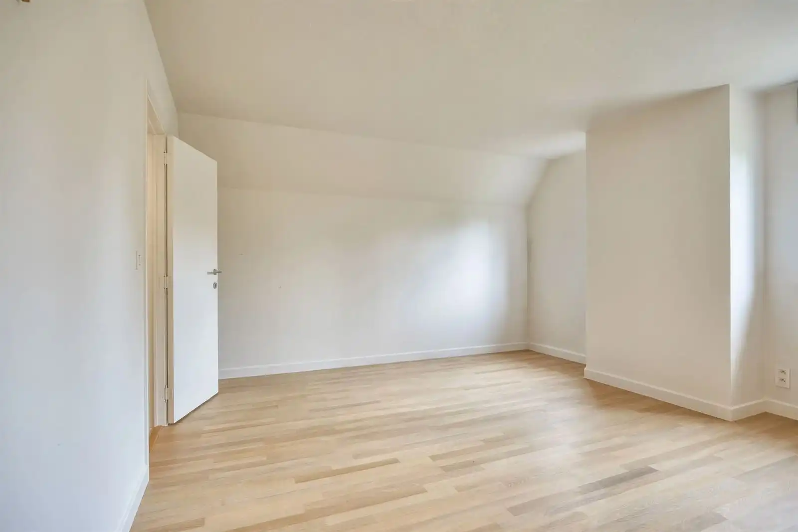 Prachtige open bebouwing met 3 slaapkamers, bureau en ruime tuin op toplocatie te Lint foto 23
