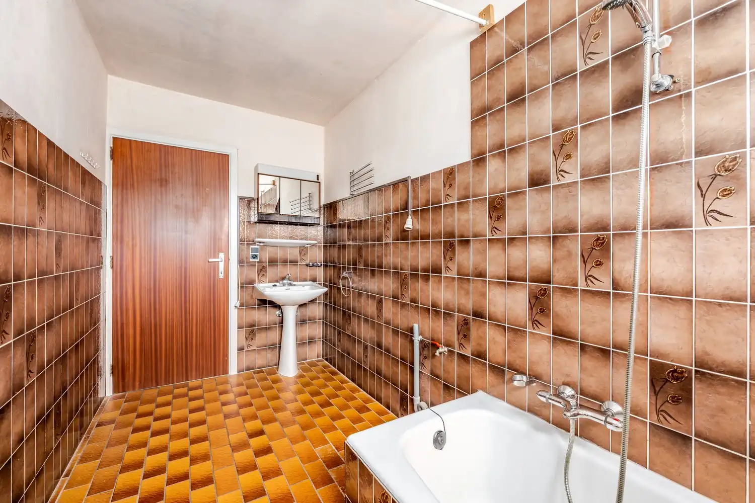 Appartement met 2 slaapkamers, garage, terras en kelder op centrale ligging foto 13