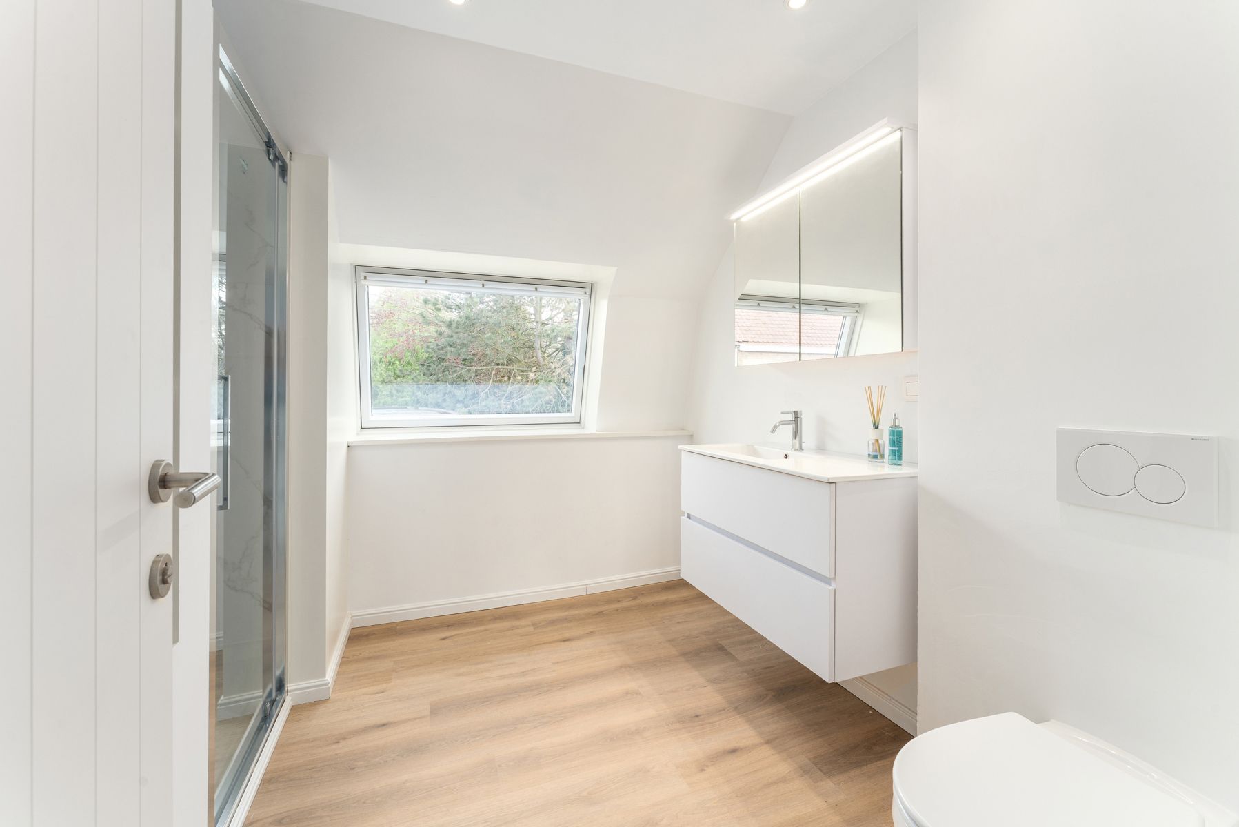 Gerenoveerde woning | 3 slpk | uniek zicht over de velden foto 8