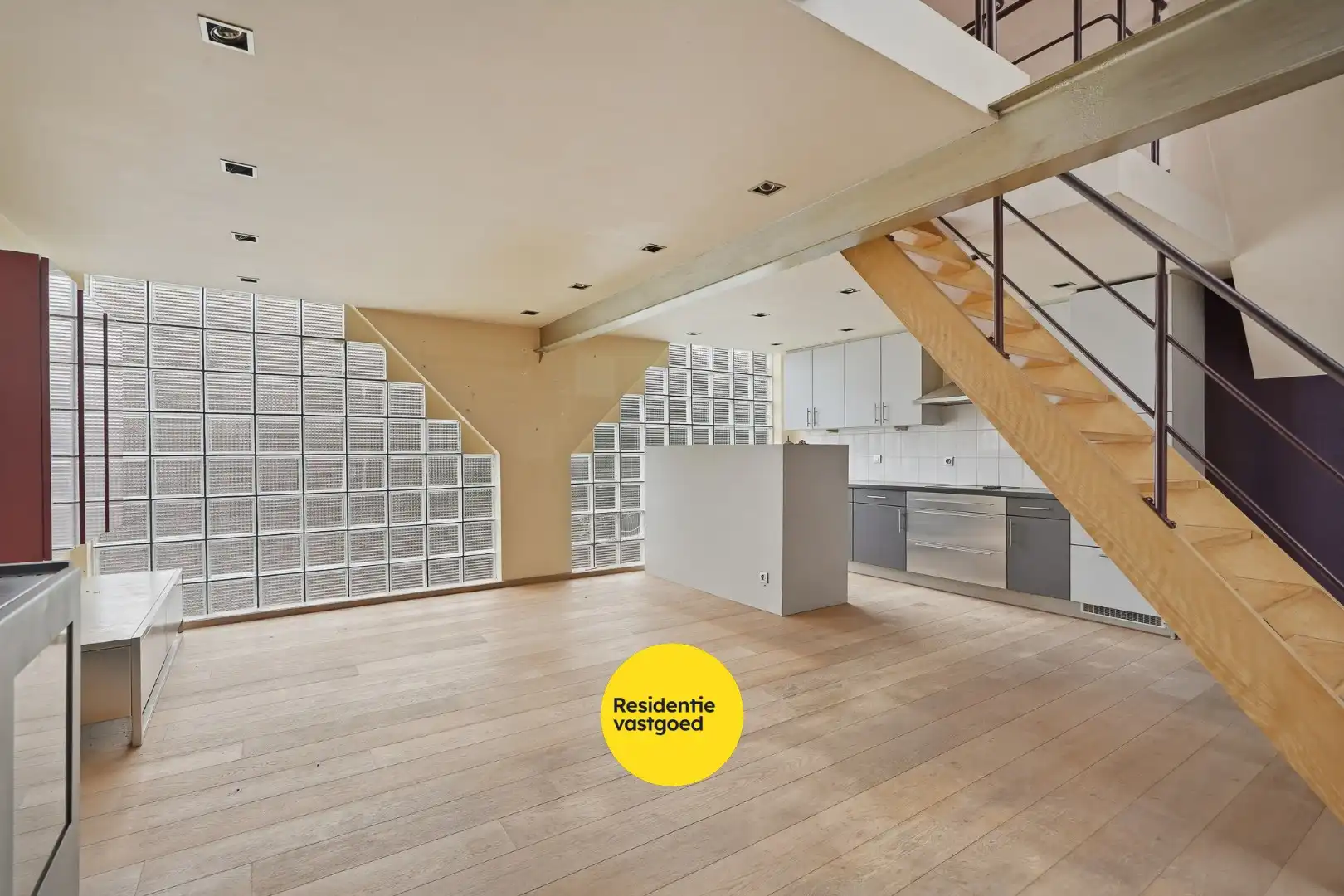 Lichtrijke woning met renovatiepotentieel te Assebroek foto 2