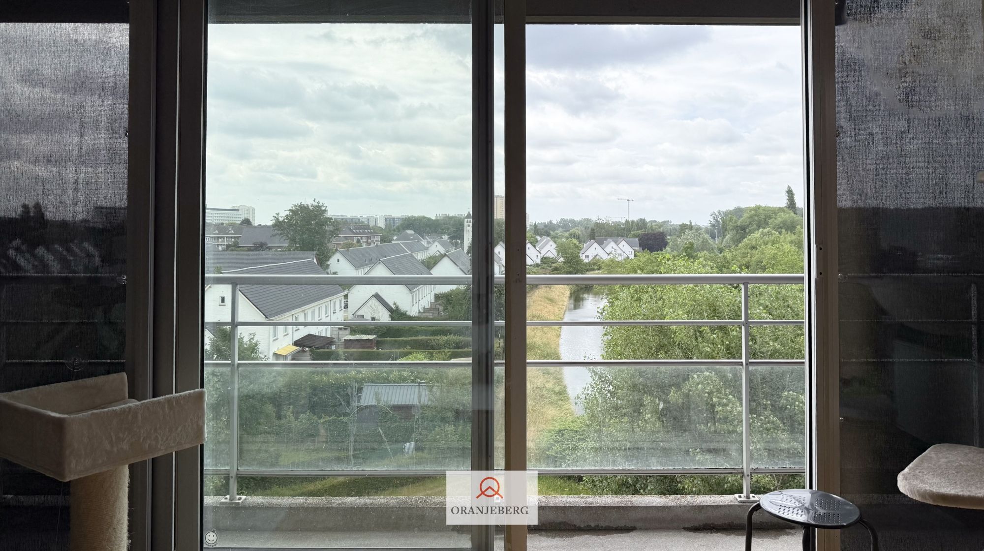 één slpk app met open zicht op het groen  en water foto 26