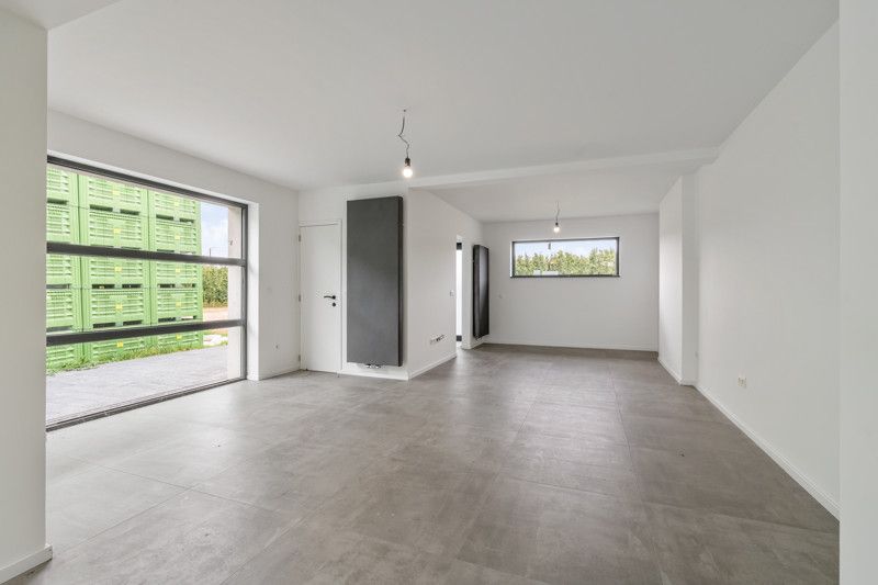 Totaal gerenoveerde woning, gelegen op 7are in een zeer rustige straat foto 6