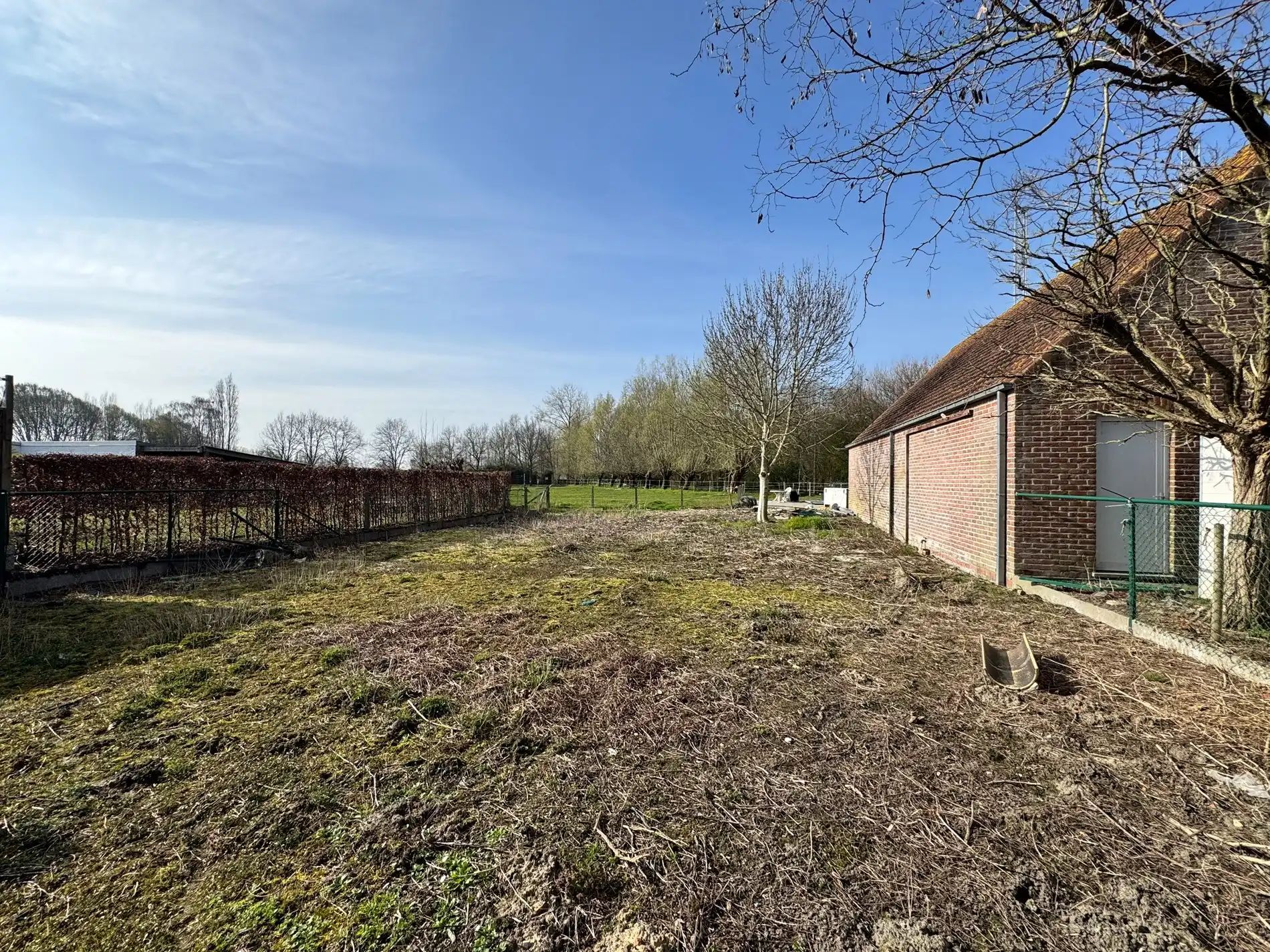 Alleenstaande woning met naastliggend stuk bouwgrond en weide te Eernegem foto 13