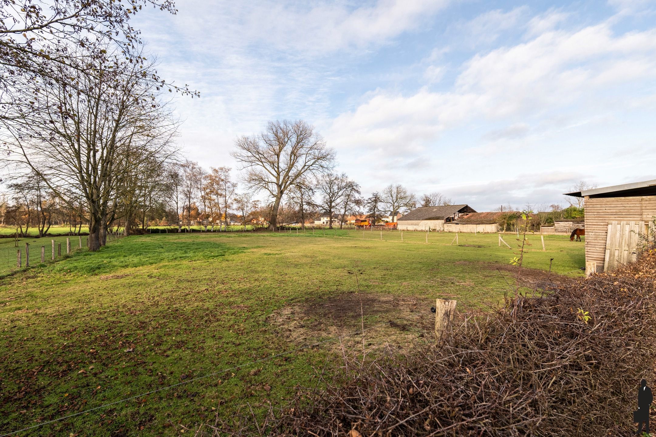 Villa met 4 tot 5 slaapkamers, weiland en paardenstallen (2) foto 32