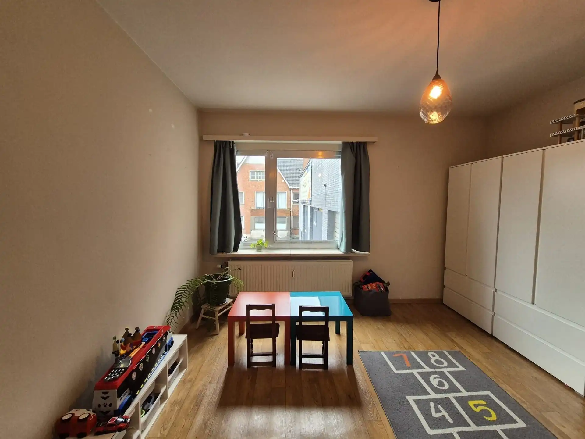 Interessant gelegen appartement met terras en garage. foto 18