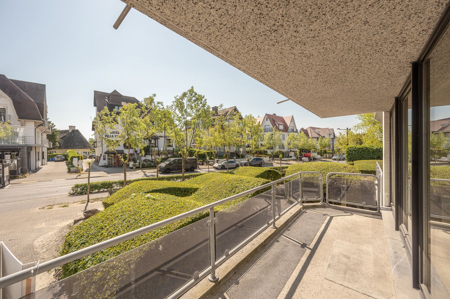Ongemeubeld, hoekappartement nabij het Albertplein  foto 2