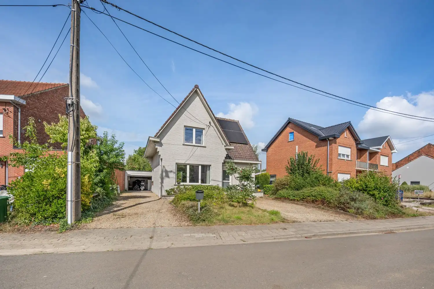 Goed gelegen, vrijstaande en lichtrijke woning met een oprit met een garage, 3 slaapkamers en een diepe tuin te Wilsele! foto 2