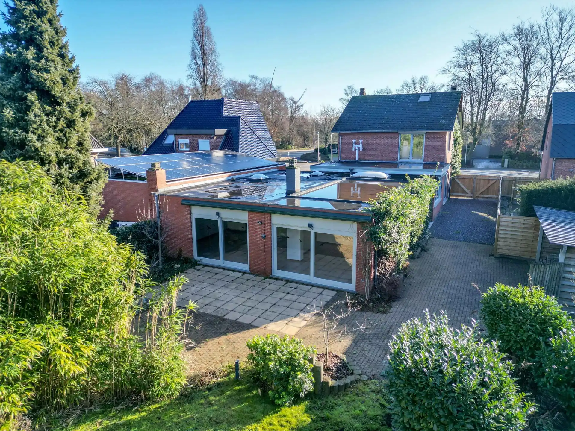 Veelzijdige vrijstaande woning met extra appartement foto 19