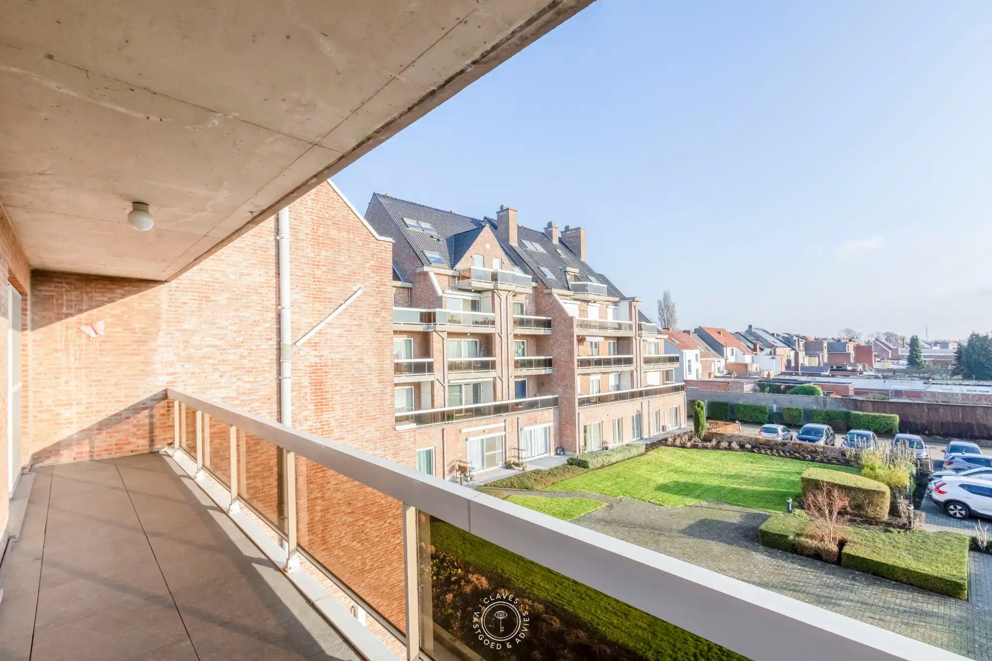 Centraal gelegen appartement met drie slaapkamers en veel lichtinval foto 18