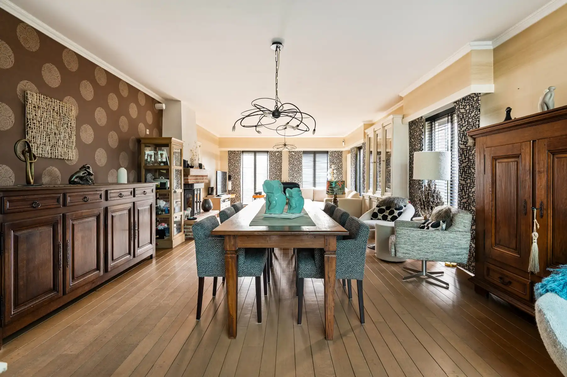 Uitstekend gelegen woning met dubbele garage foto 9