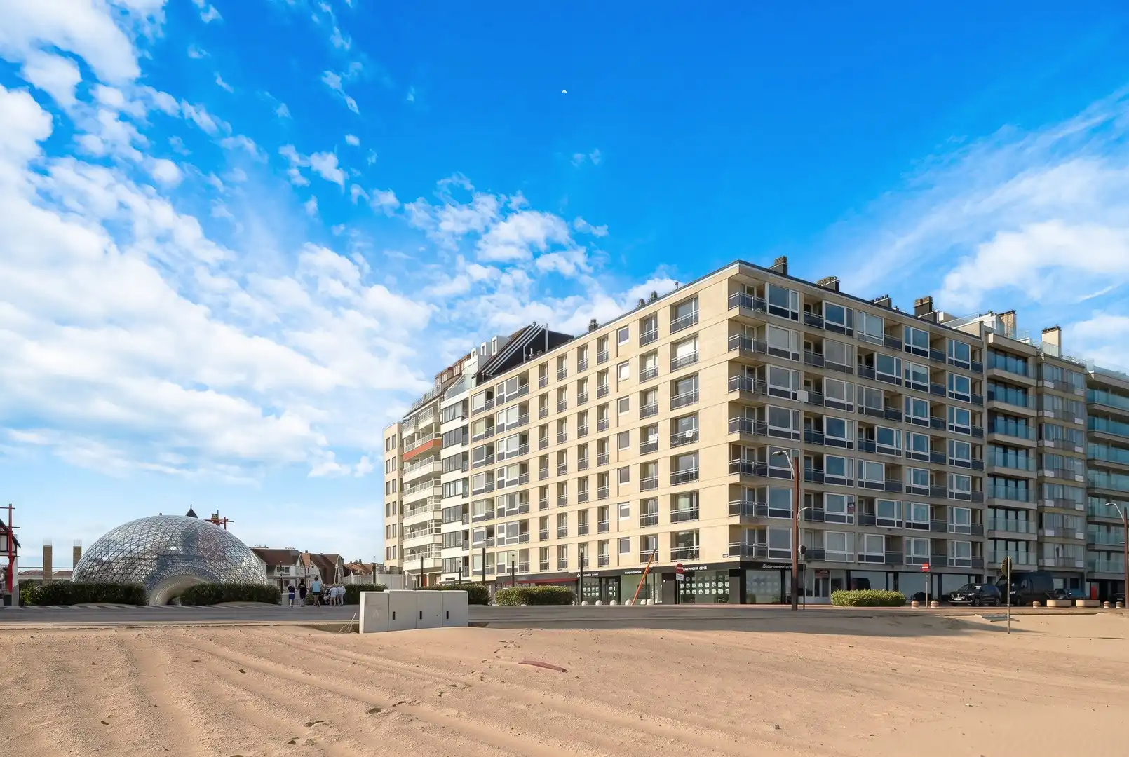 Appartement met frontaal zeezicht en een gevelbreedte van circa 6 meter, gelegen op een absolute toplocatie in het Zoute. foto 22