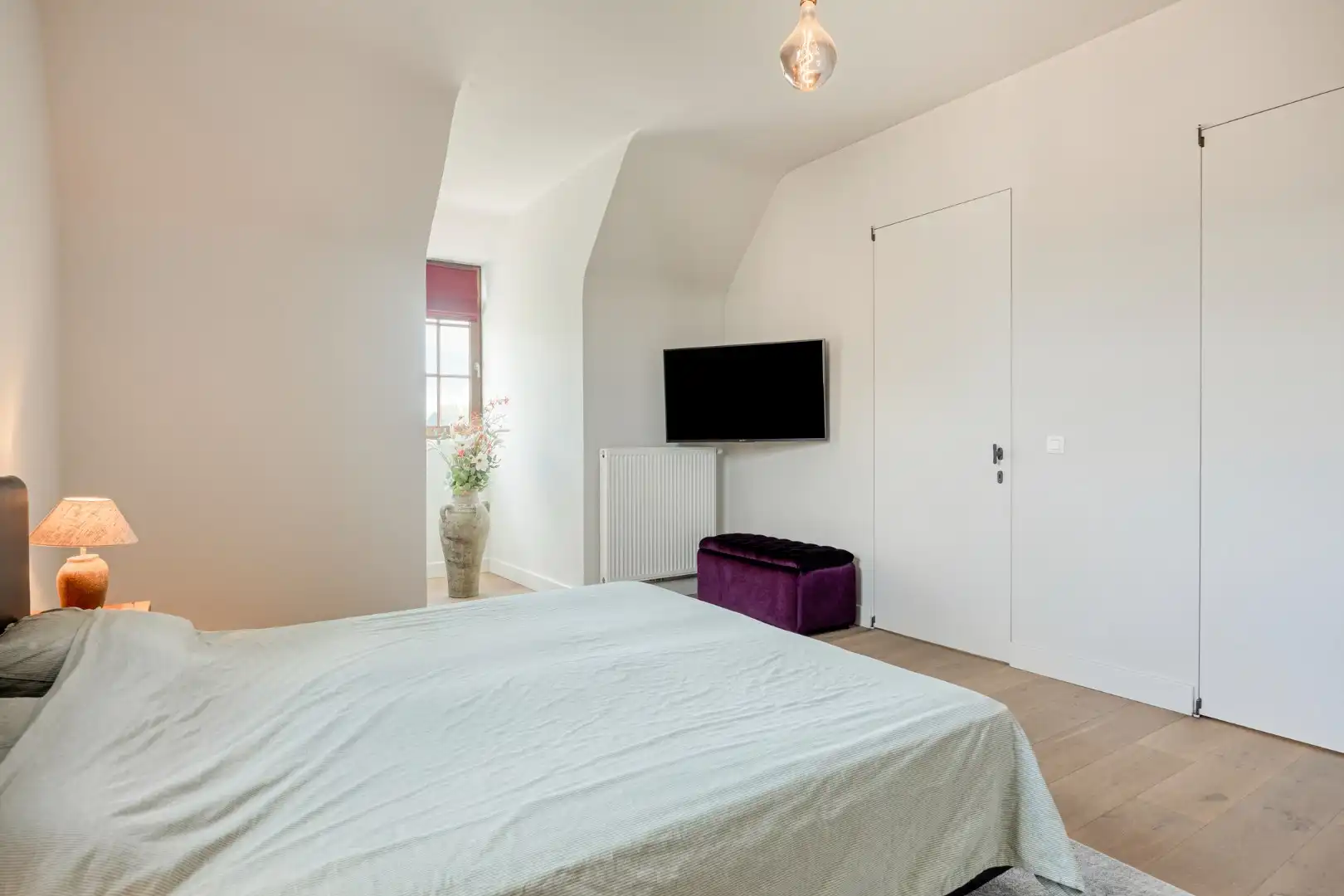 Prachtig afgewerkte villa met 4 slpks en 2 badkamers , landelijk gelegen op 1.080 m² ! foto 24