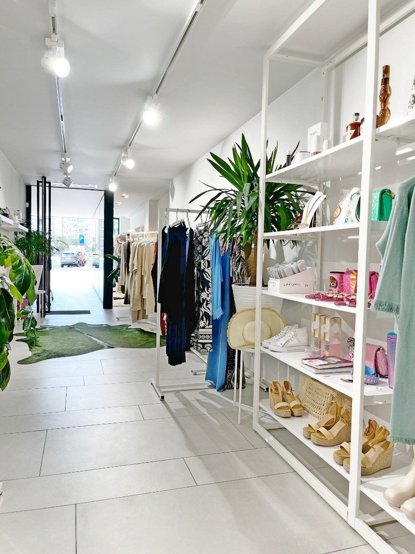 volledig vernieuwde zonnerijke winkel Lippenslaan 318  foto 6