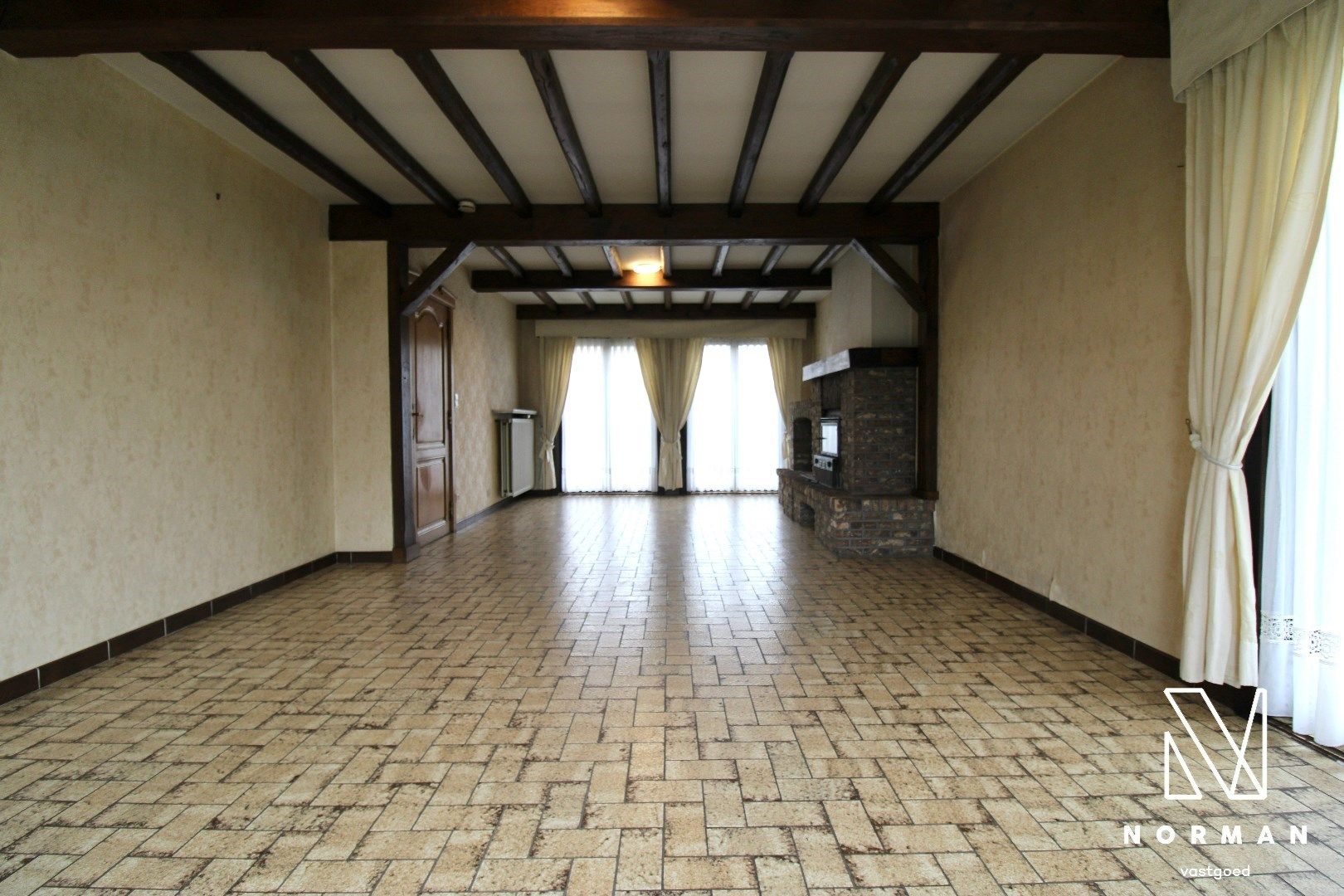 Halfopen woning met 4 slaapkamers en uitweg op toplocatie foto 5