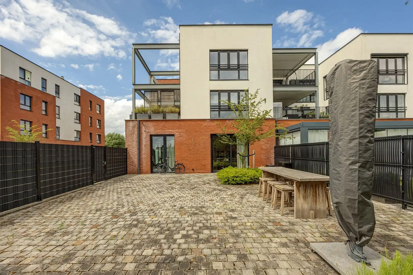 Ruime Loft met 3 kamers en tuintje foto 27