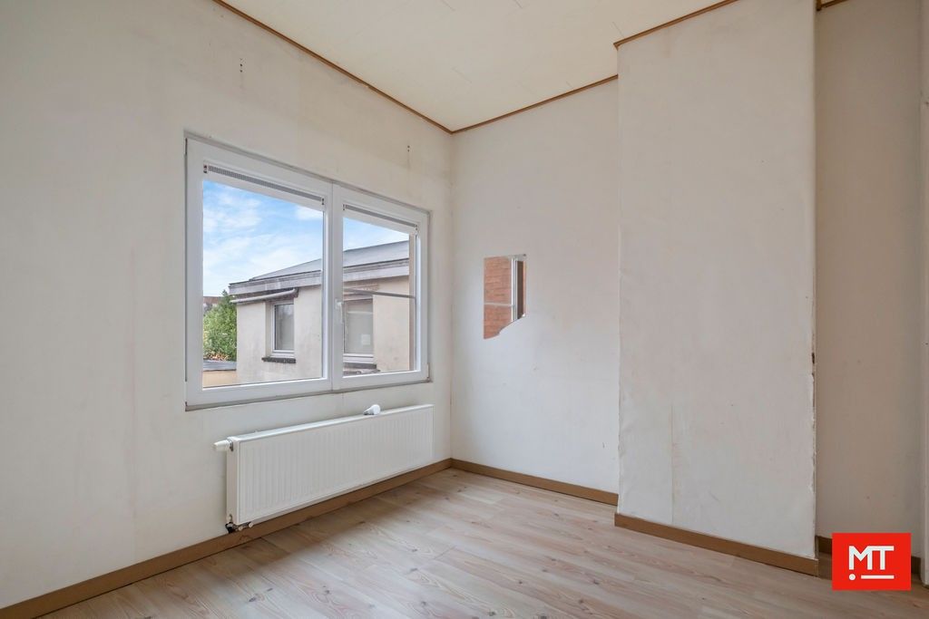Op te frissen woning met 3 slaapkamers, stadskoer en dubbele garage in het centrum van Roeselare foto 10