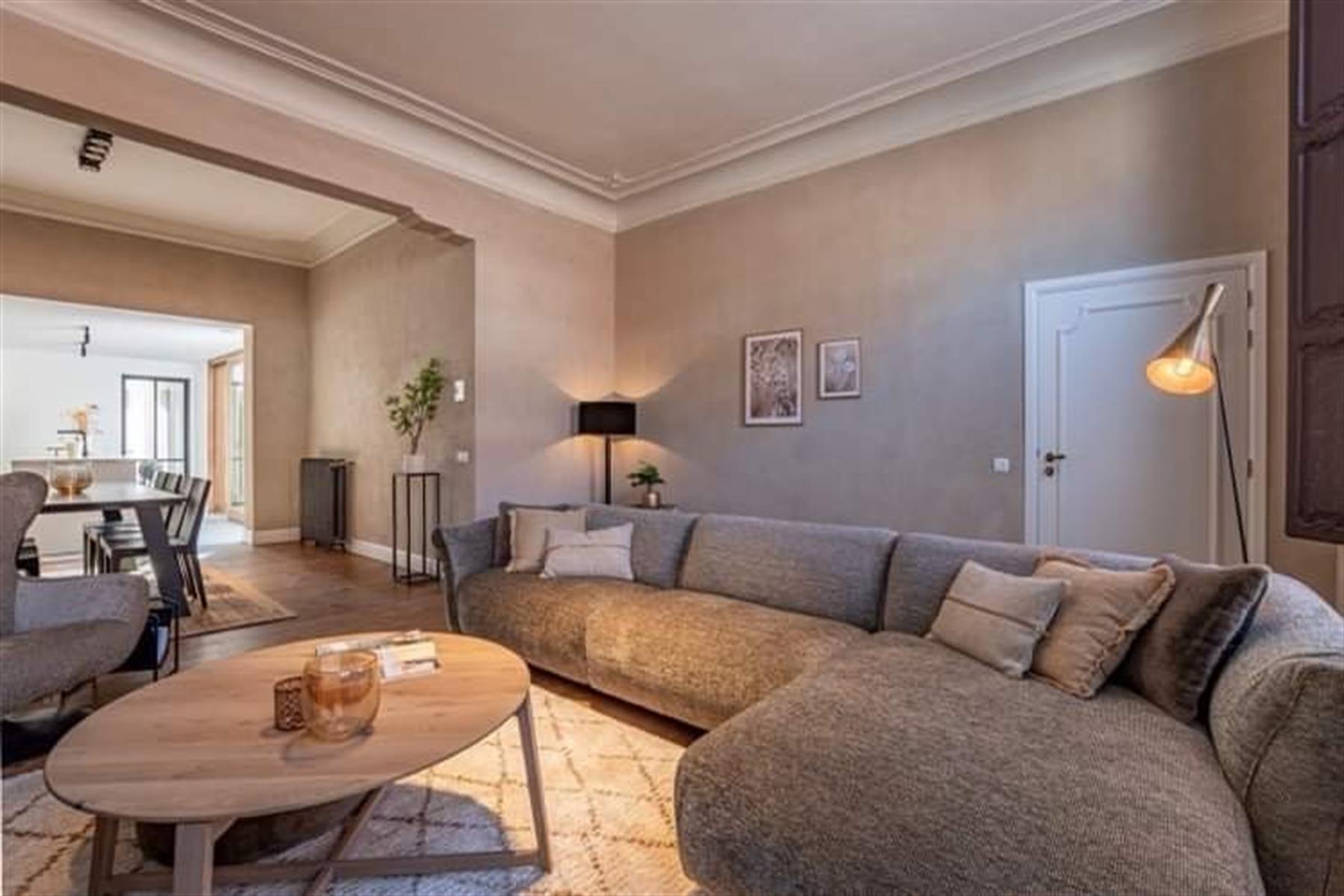 Karaktervol gelijkvloers  appartement met patio en terras foto 2