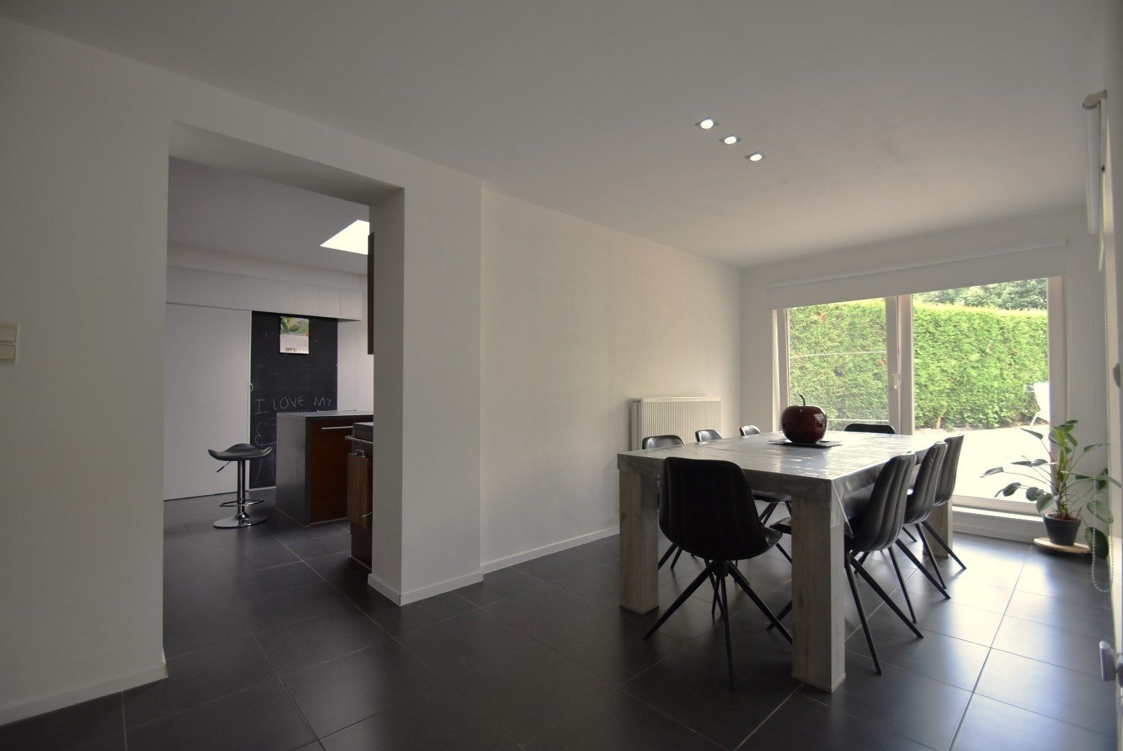 Knap gerenoveerde woning met 3 slaapkamers en tuin  foto 7