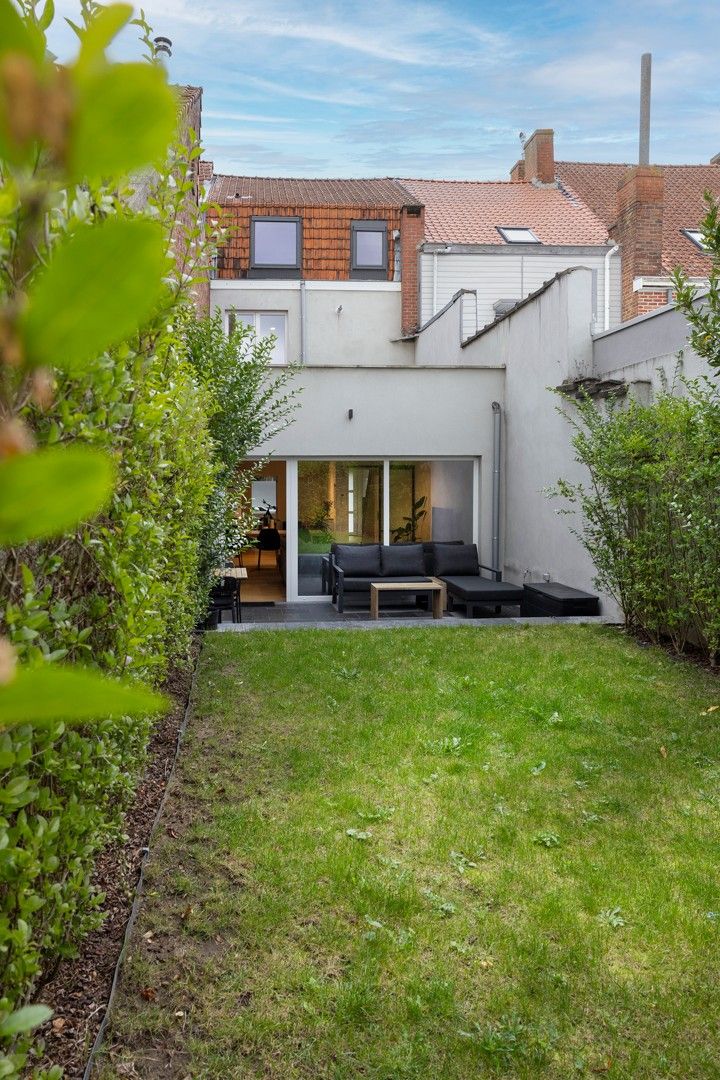 Zeer goed gelegen gerenoveerde woning met tuin. foto 14