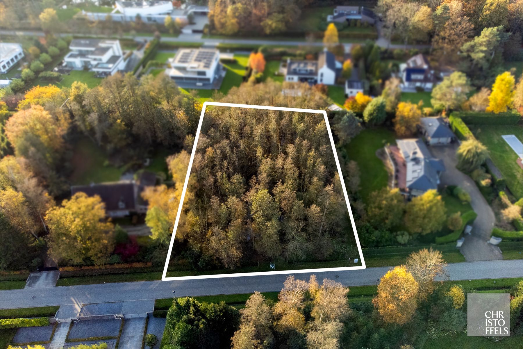 Residentieel gelegen villabouwkavel van 2.721 m²! foto {{pictureIndex}}