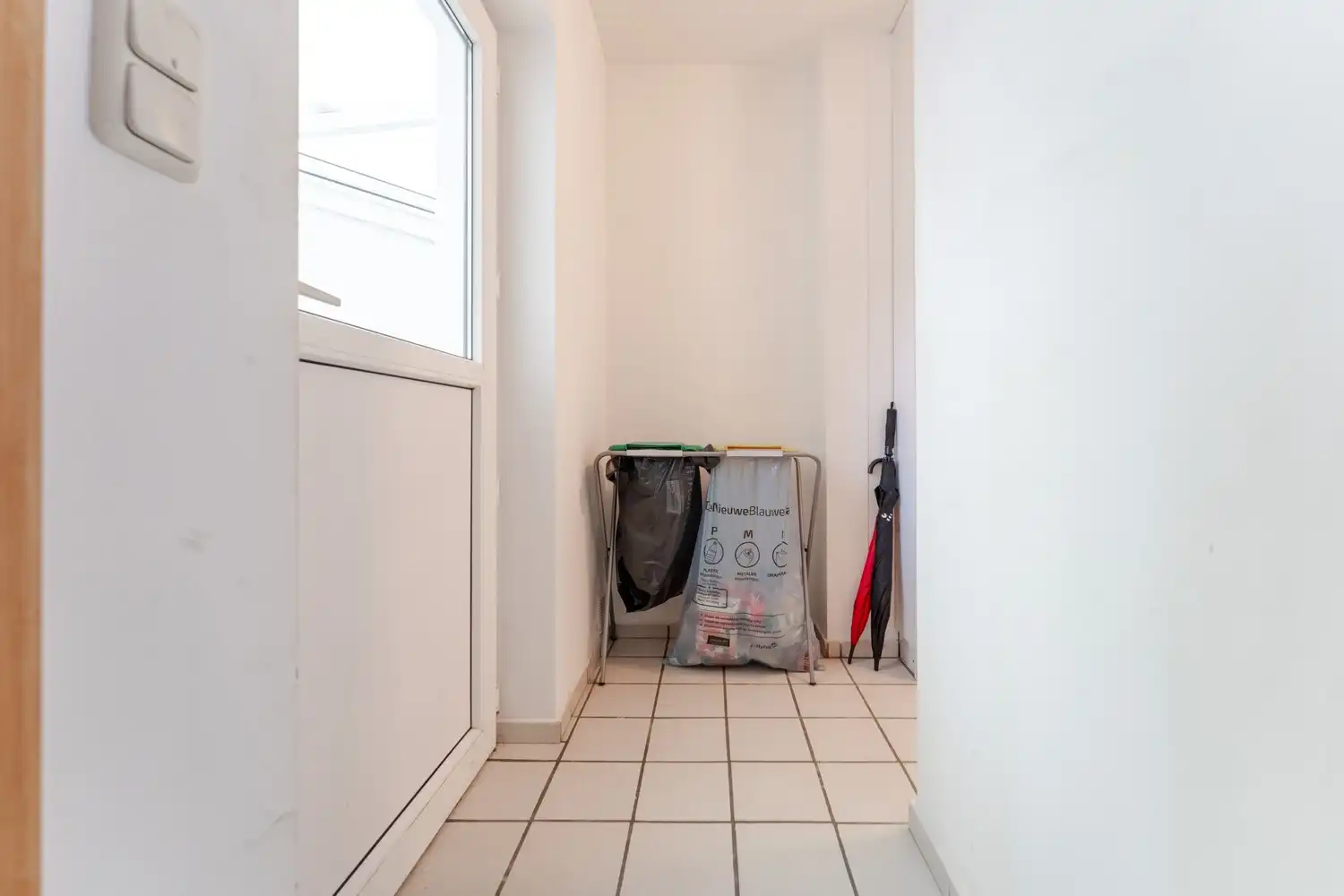 Ruim gelijkvloers appartement met 2 slaapkamers en garagebox nabij het centrum van Bree. foto 12