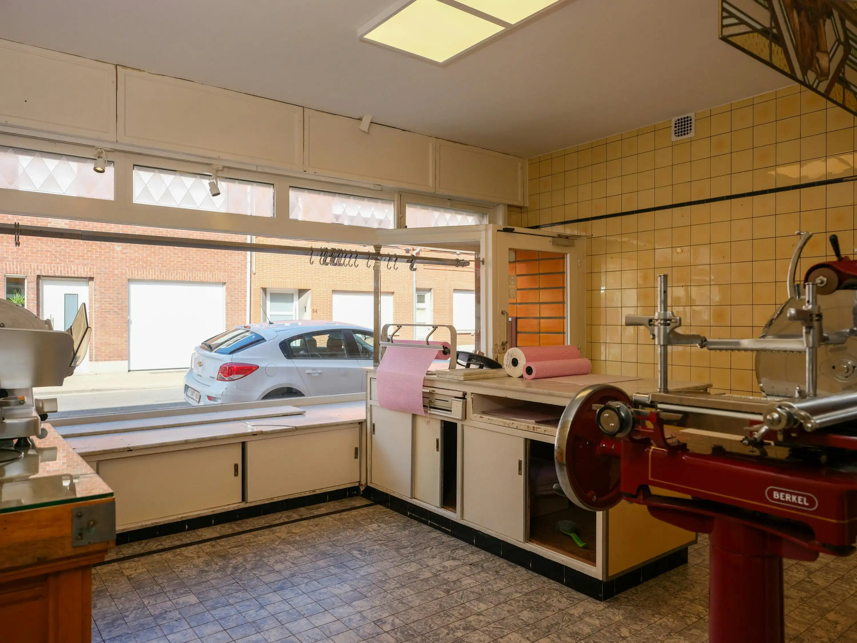 Huis te koop met veel potentieel en tuin te Wondelgem foto 17