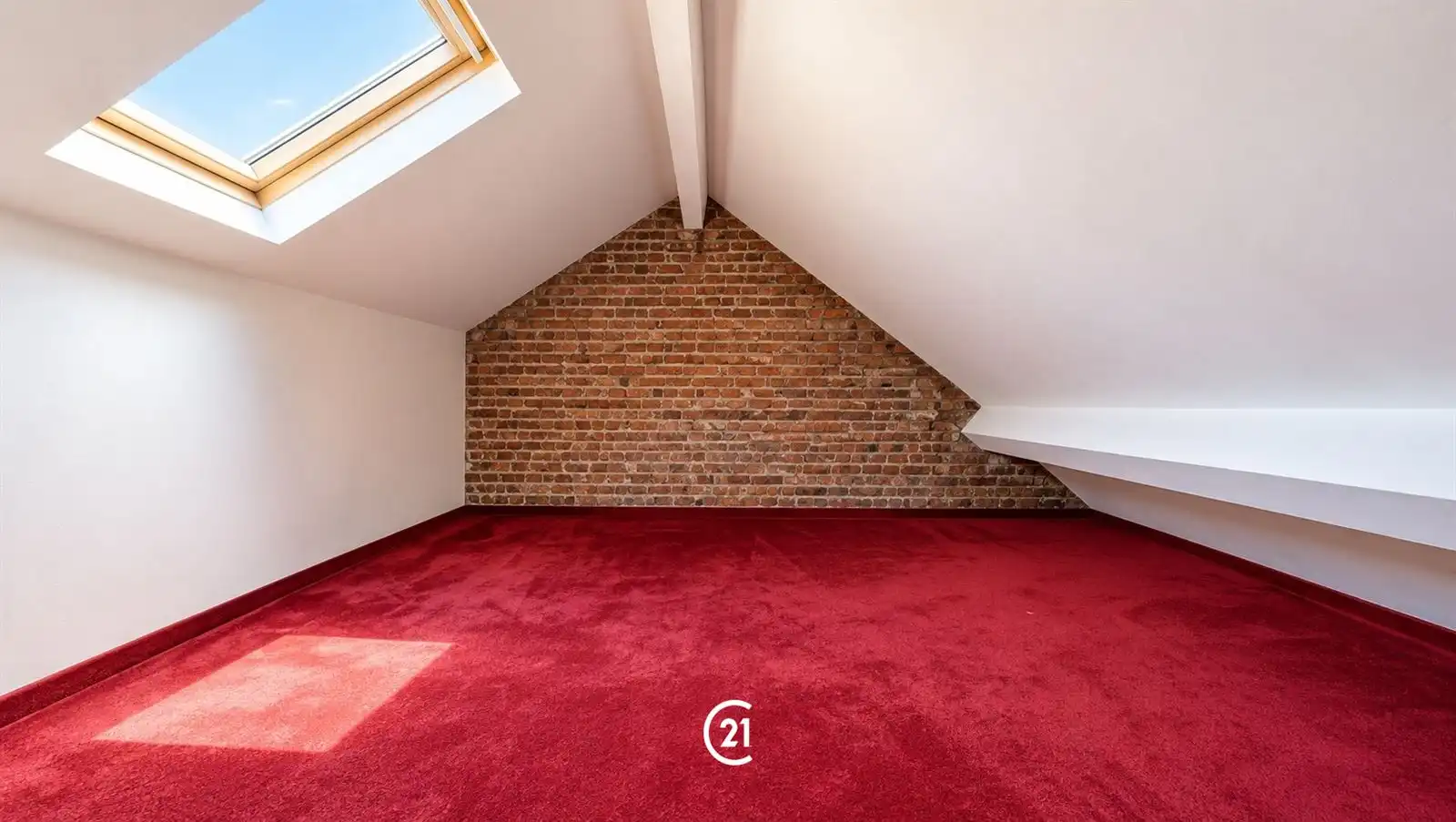 Huis met achtergebouw en groot terras foto 23