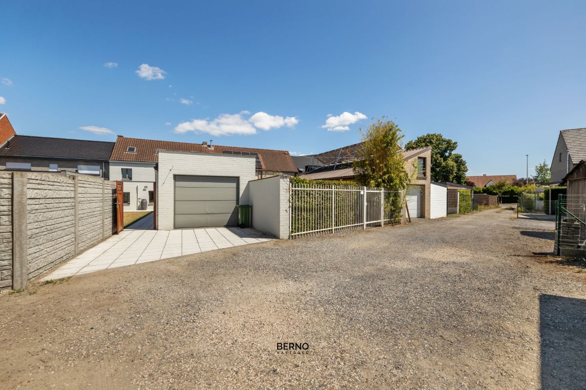 Instapklare rijwoning met 3 slaapkamers, ruime garage en zongerichte tuin. foto 26