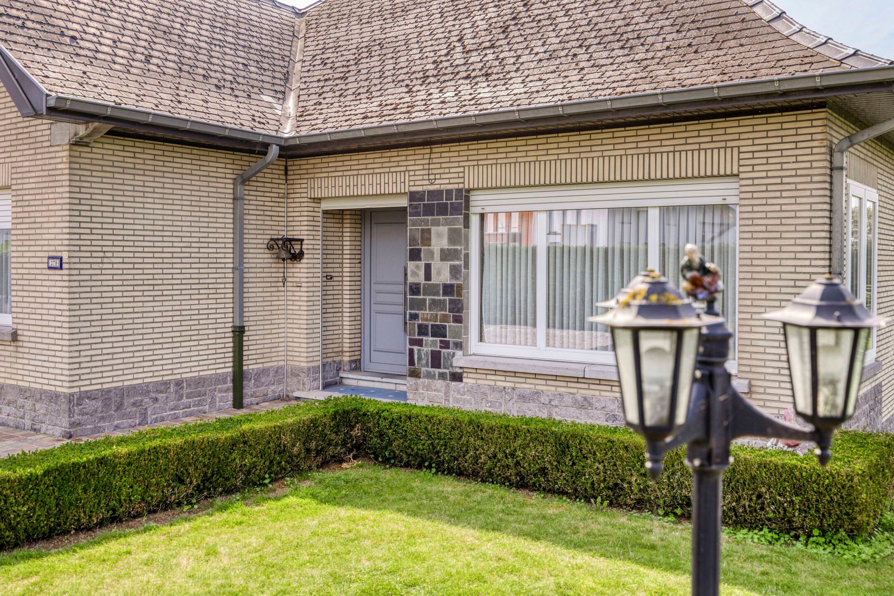 Vrijstaande woning met grote tuin en veel potentieel foto 2