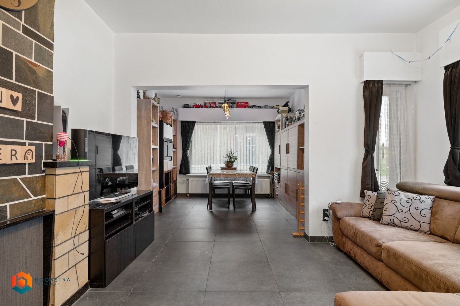 Instapklare woning met 3 slpkrs, garages en tuin te Weerde foto 2