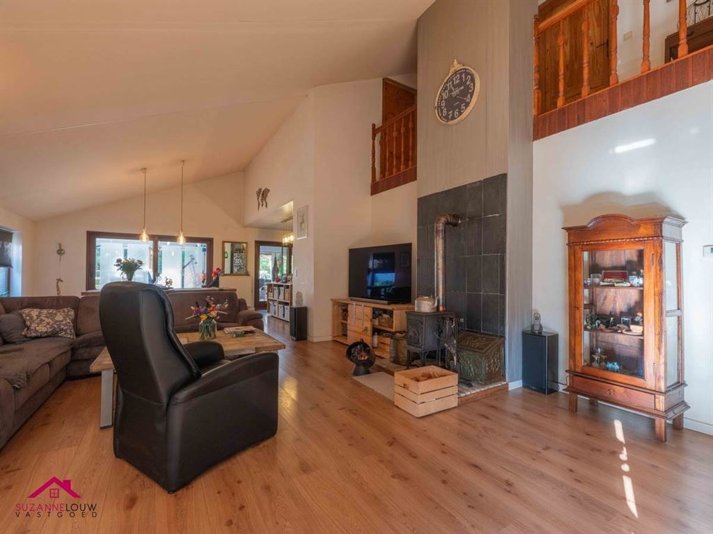 Vrijstaande woning op ruim perceel foto 12