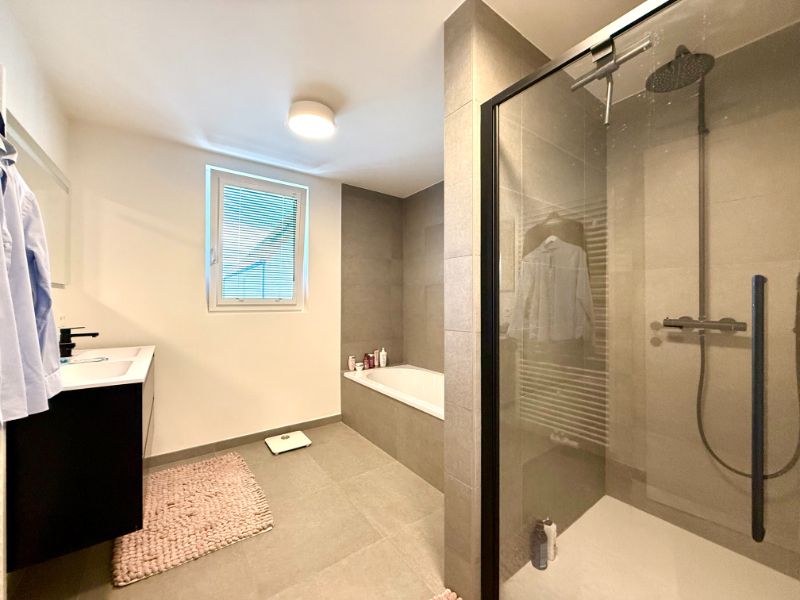 Recente, instapklare woning met 4 slaapkamers en garage foto 13