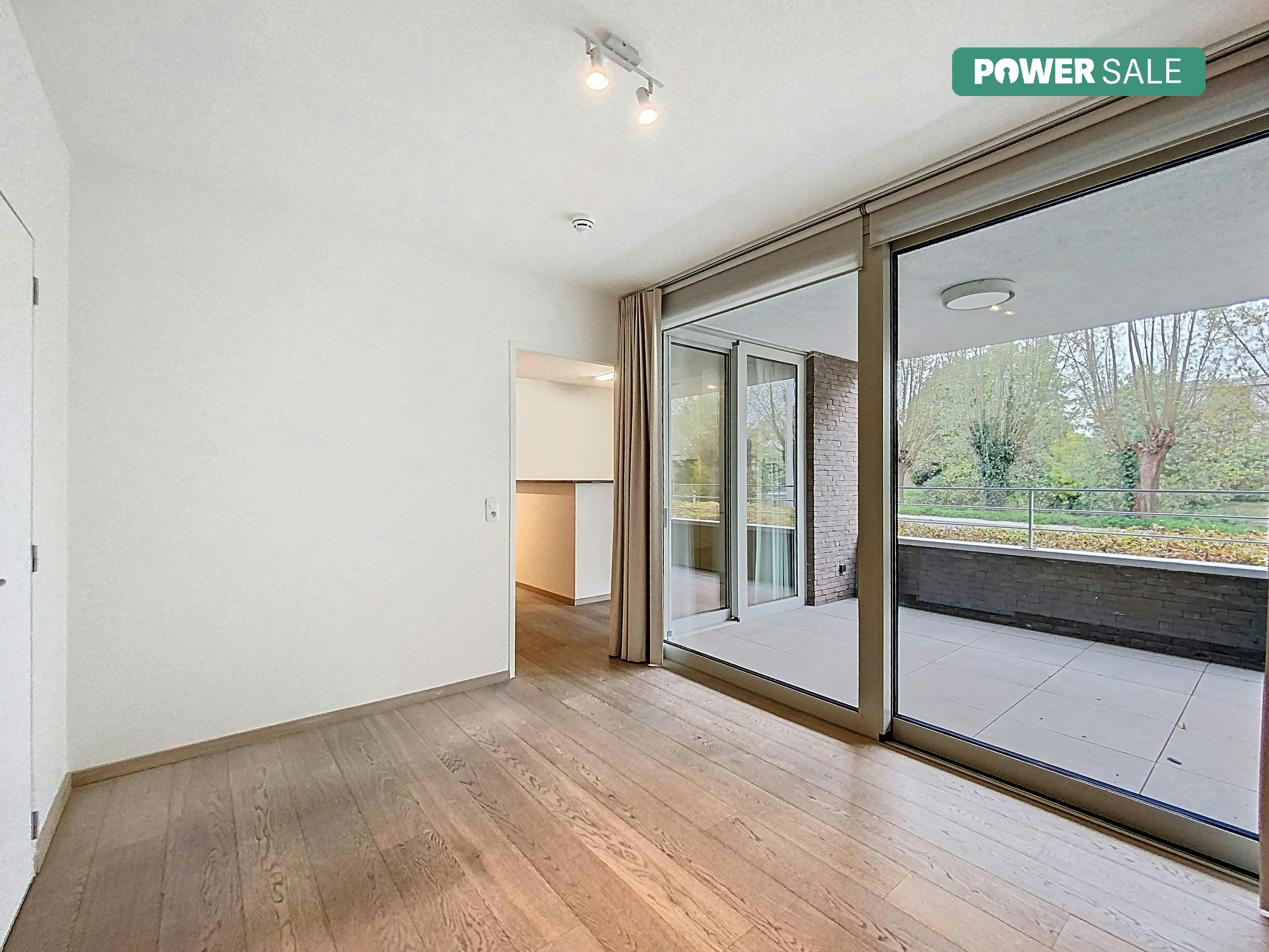 Gelijkvloers serviceflat met uniek zicht in hartje Deinze foto {{pictureIndex}}