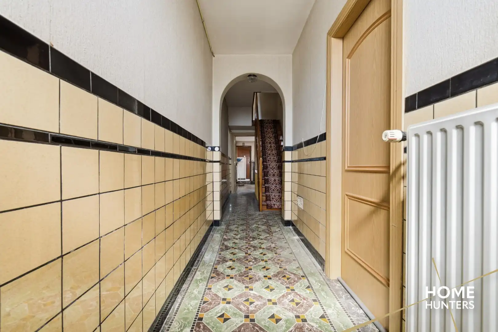 Veelzijdige eigendom met te renoveren woning en twee ruime loodsen in Langemark foto 2