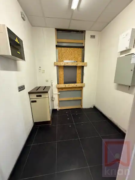 Stijlvol kantoor/handelspand op toplocatie centrum Geel met parking! foto 5