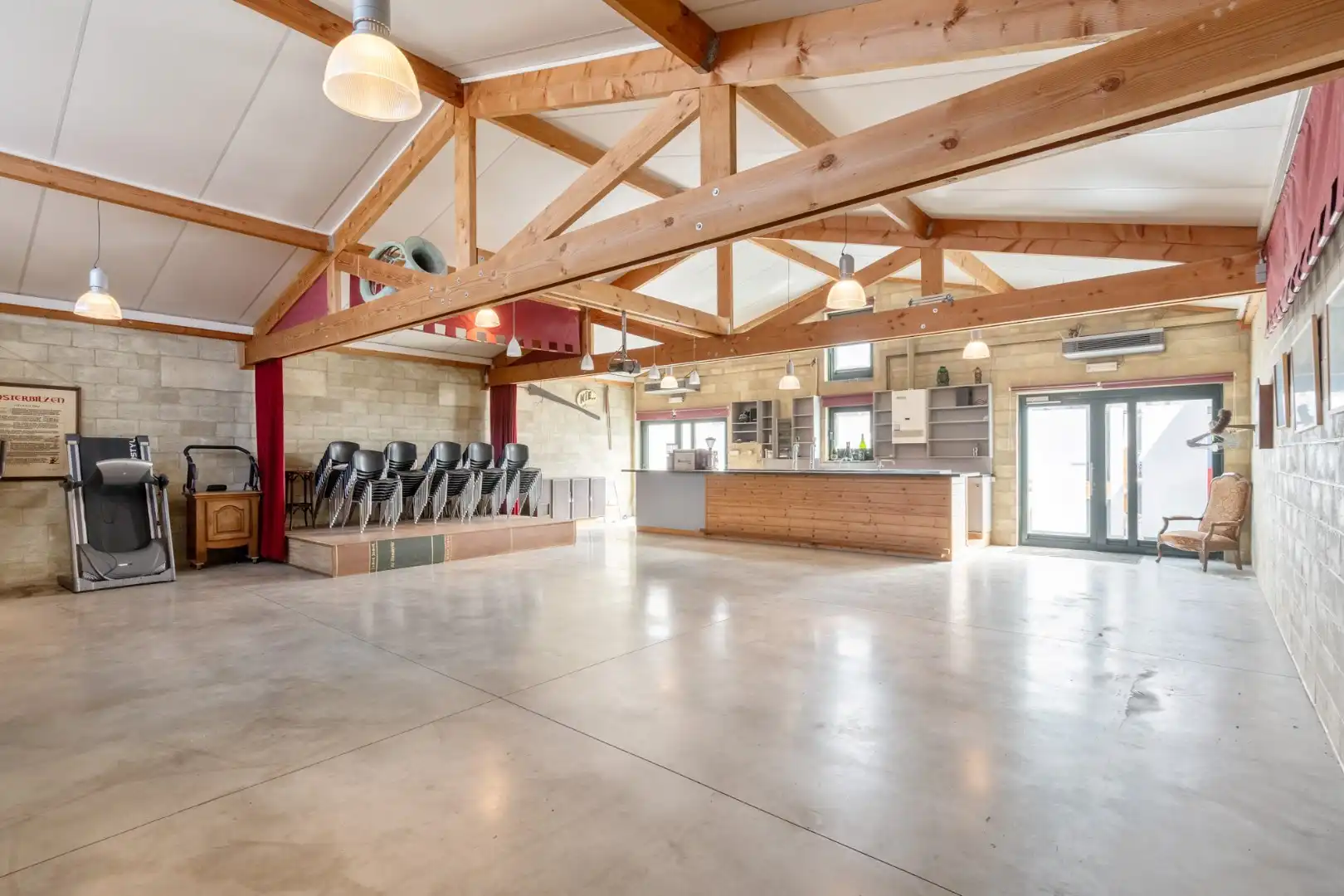 Gelijkvloersappartement (96m²) met 1 a 2 slaapkamers met ruim terras en standplaats - met achterliggende polyvalente ruimte (148 m²) foto 3