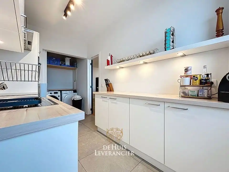 centraal gelegen, gerenoveerd appartement met panoramische zicht op 2 terrassen foto 10