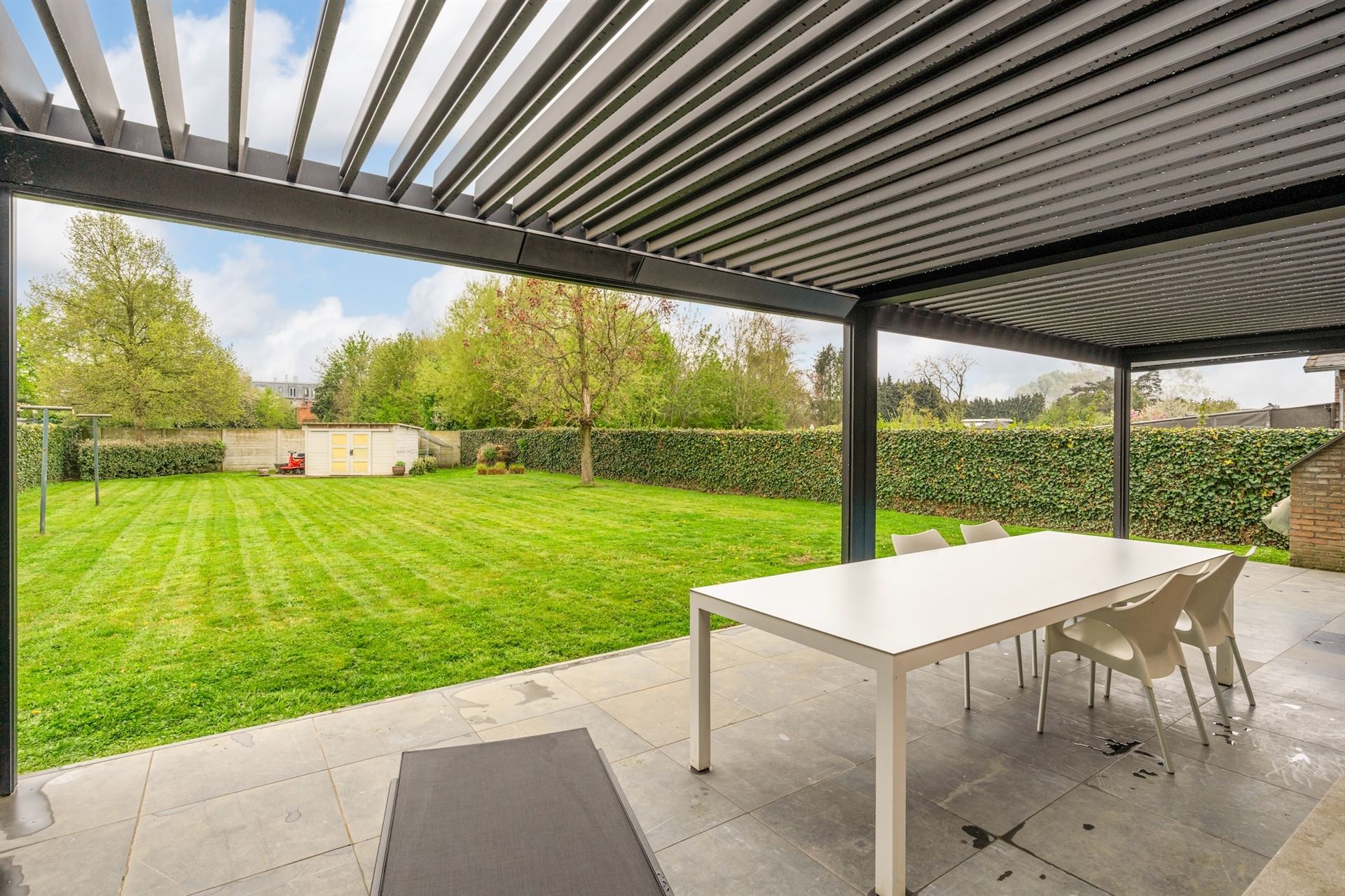 Open bebouwing met tuin. foto 21