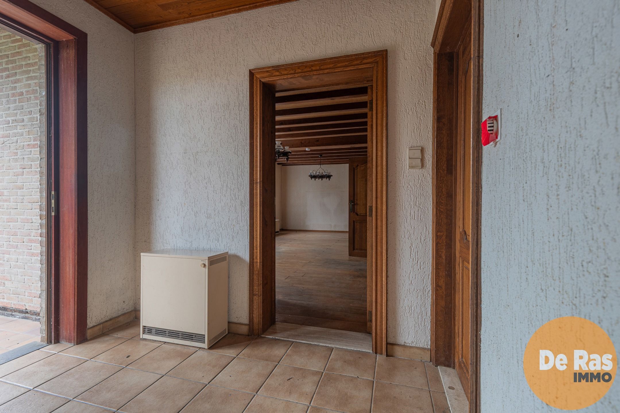 HILLEGEM - Te renoveren woning op een unieke locatie foto 15