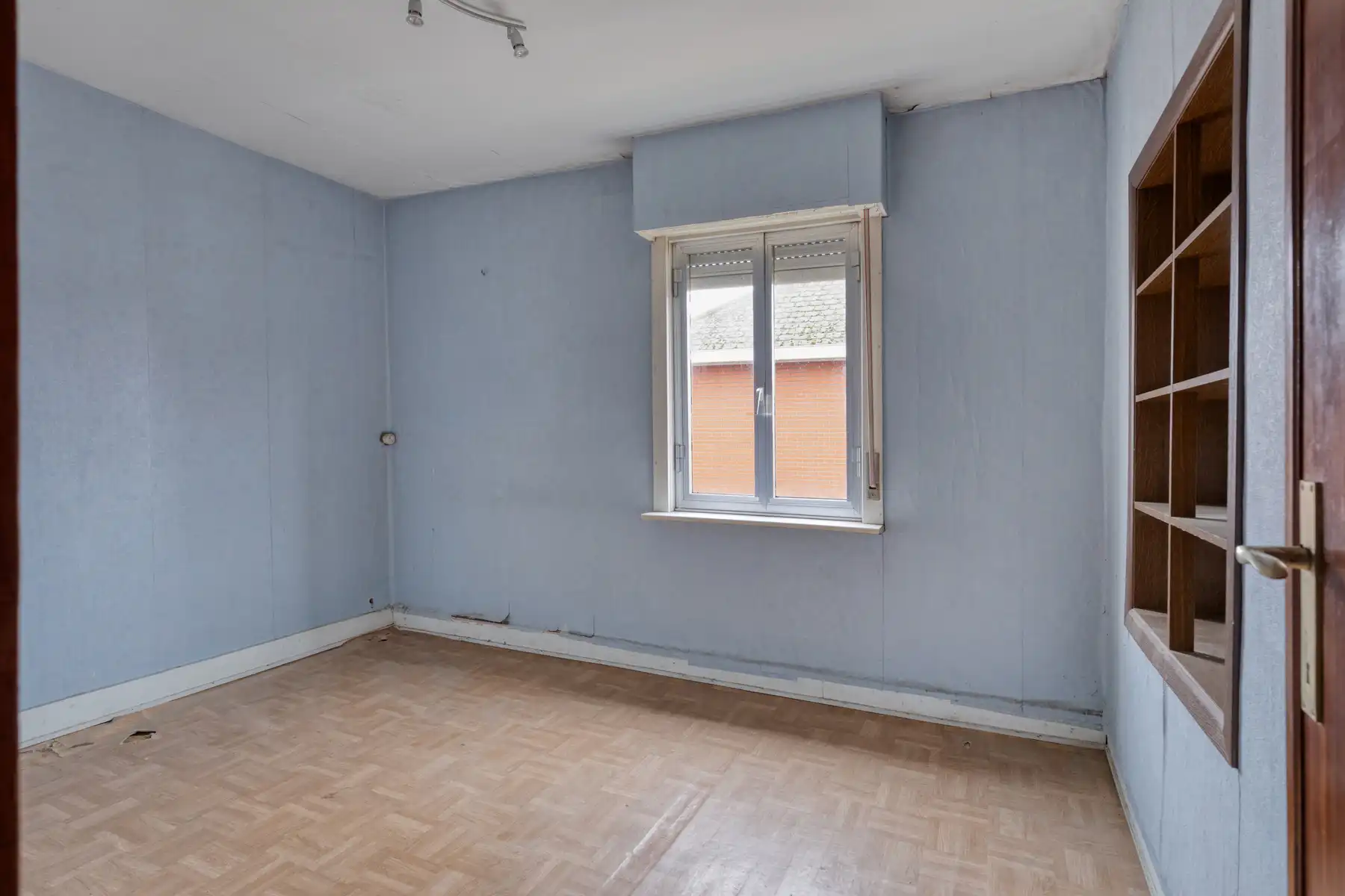 TE KOOP - Te renoveren halfopen bebouwing met 3 slaapkamers foto 11