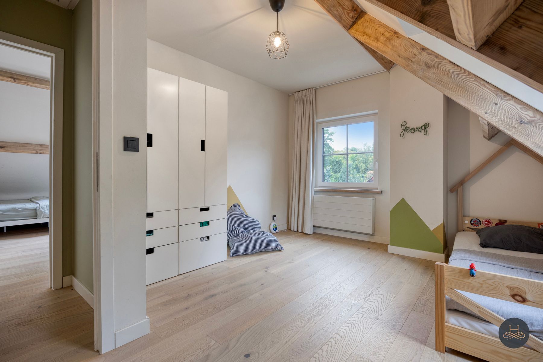 Gerenoveerde en energiezuinige open bebouwing in groene wijk foto 31