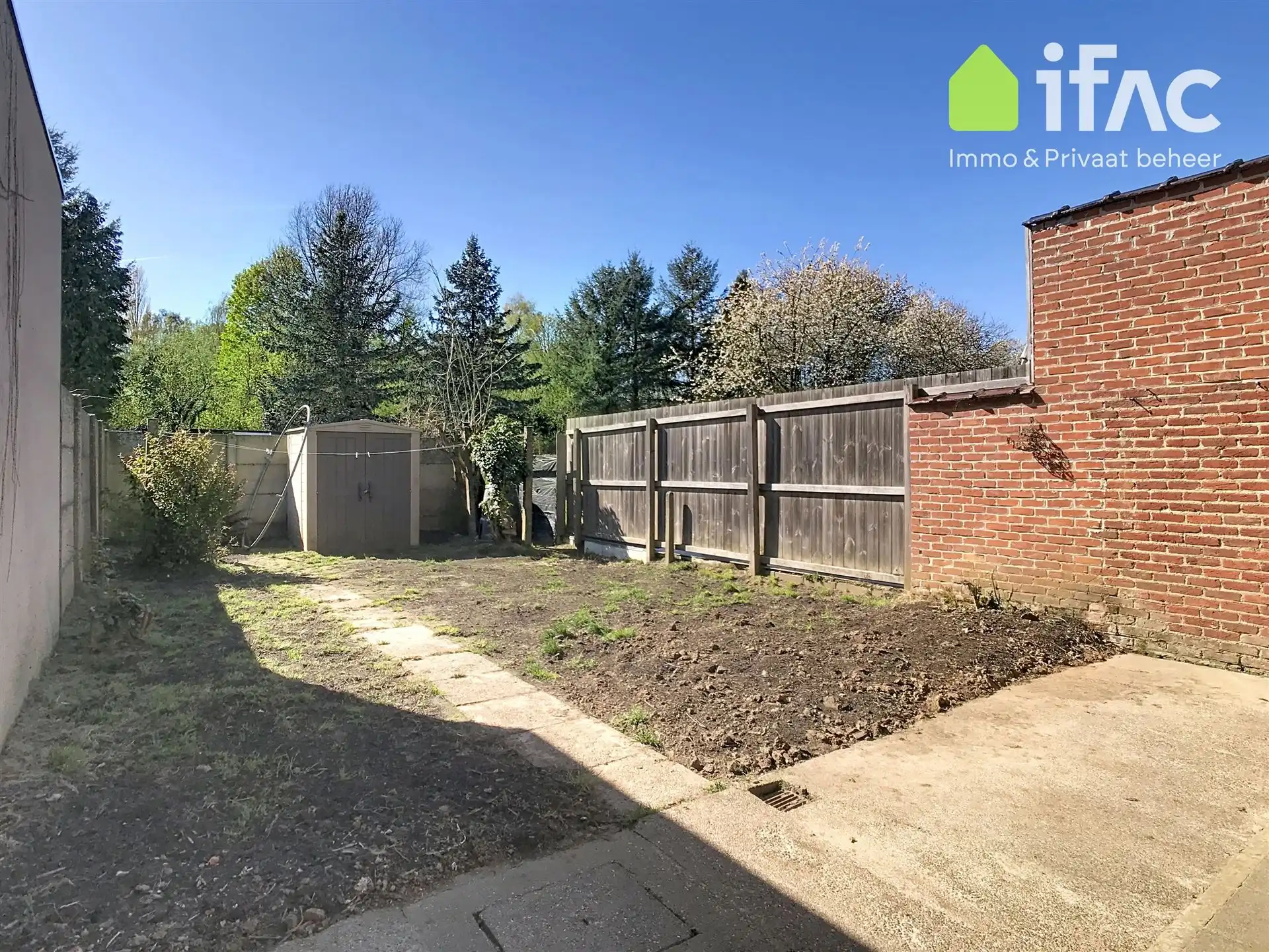 Huis met 2 slaapkamers, bureau en tuin foto 2