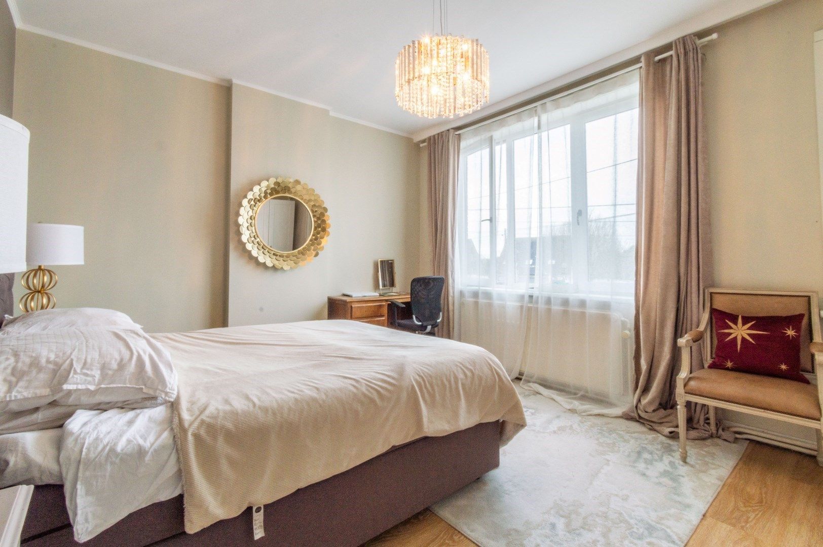 Ruime en gerenoveerde woning met 4 slaapkamers + garage! foto 11