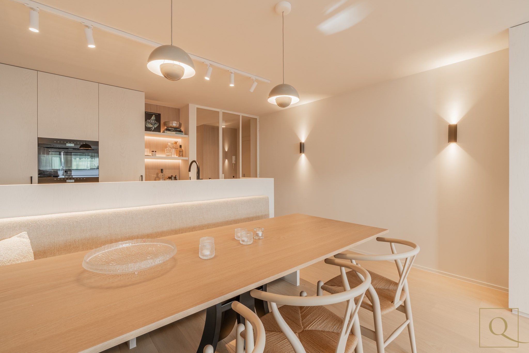 Zeer luxueus gerenoveerd appartement met oog voor detail genietend van zijdelings zeezicht. Ideaal gelegen nabij het Lichttorenplein en de Kustlaan. foto 6