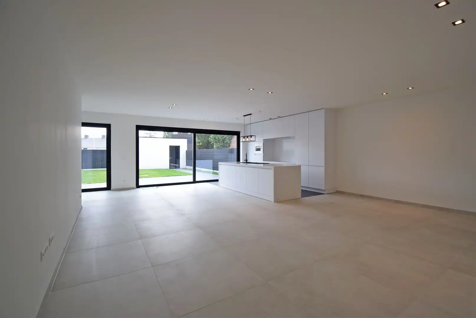 INSTAPKLAAR GELIJKVLOERS APPARTEMENT foto 3