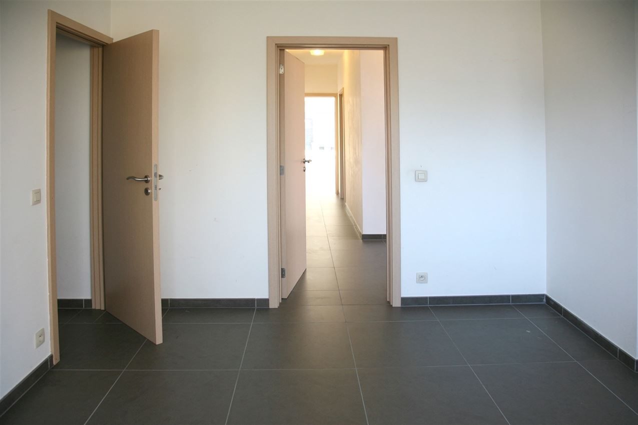 Gelijkvloers appartement met lichtrijke leefruimte, terras en garage foto 15
