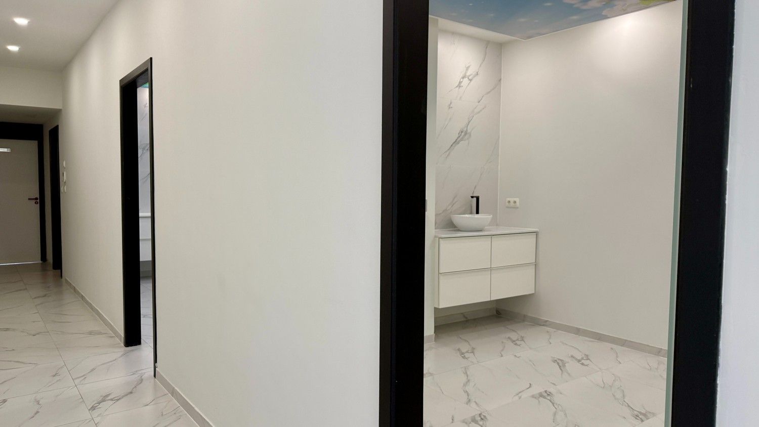 Veelzijdig handelspand in hartje Lanaken foto 15