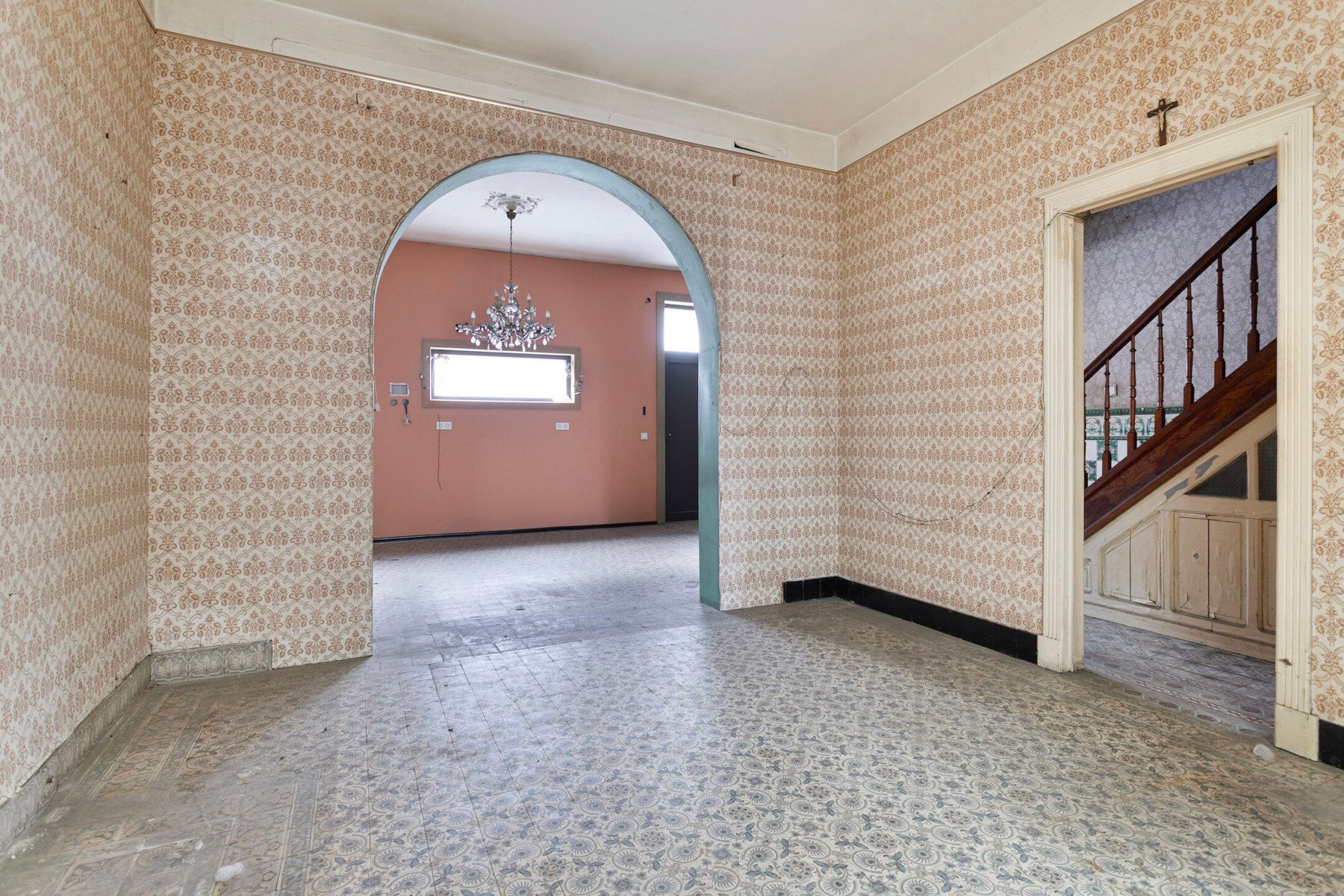 Te renoveren woning met zeer grote garage ! foto 4